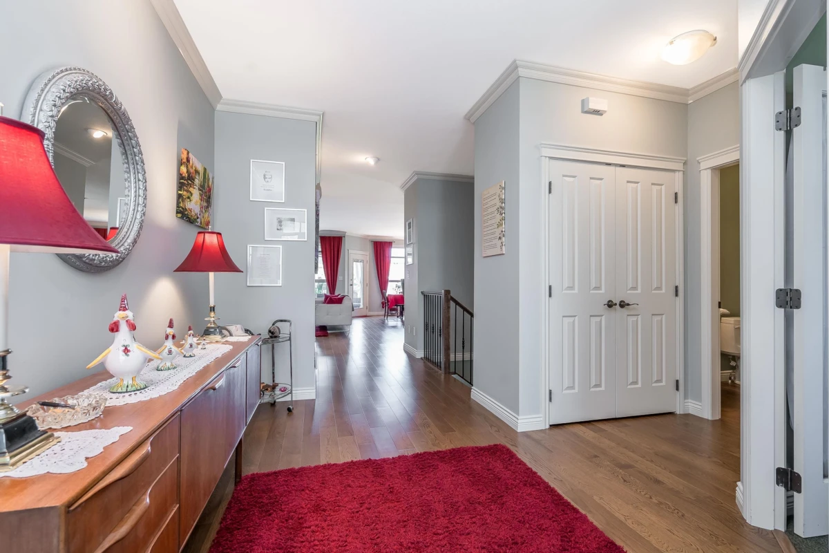 Living Room Photo of 46472 Stoney Creek Drive, Chilliwack, BC
