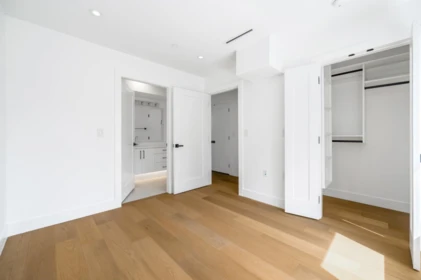 Entry Foyer Photo of 2 950 17th Avenue, Vancouver, BC