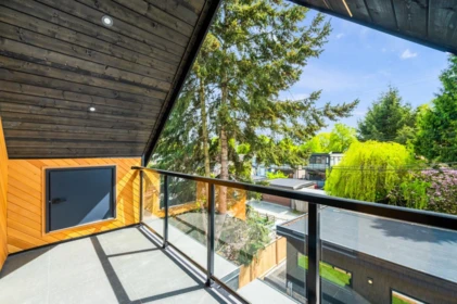 Front Yard Photo of 2 950 17th Avenue, Vancouver, BC
