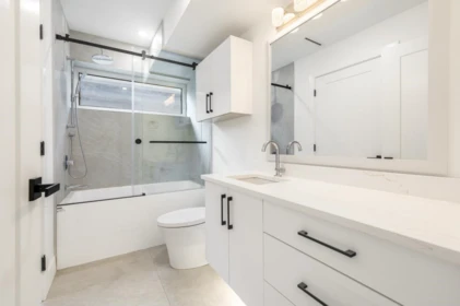 Guest Bathroom Photo of 2 950 17th Avenue, Vancouver, BC
