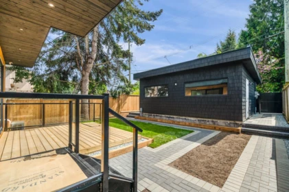 Hot Tub / Spa Photo of 2 950 17th Avenue, Vancouver, BC