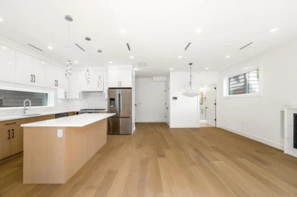 Kitchen Photo of 2 950 17th Avenue, Vancouver, BC
