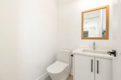 Laundry Room Photo of 2 950 17th Avenue, Vancouver, BC