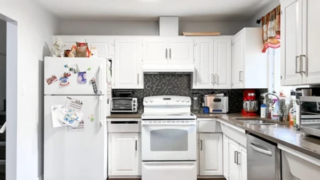 Kitchen Photo of 14096 66a Avenue, Surrey, BC