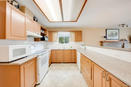 Breakfast Nook Photo of 18980 64 Avenue, Surrey, BC