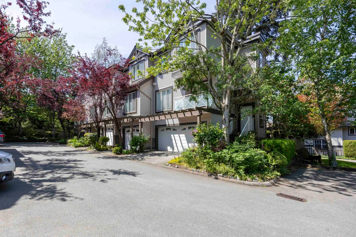 Family Room Photo of 8 15133 29a Avenue, Surrey, BC