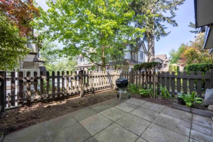 Front Yard Photo of 8 15133 29a Avenue, Surrey, BC