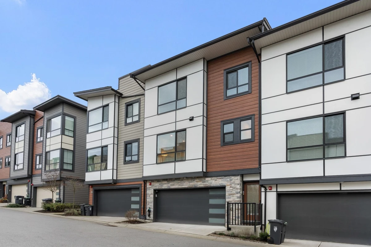 Living Room Photo of 24 20150 81 Avenue, Langley, BC