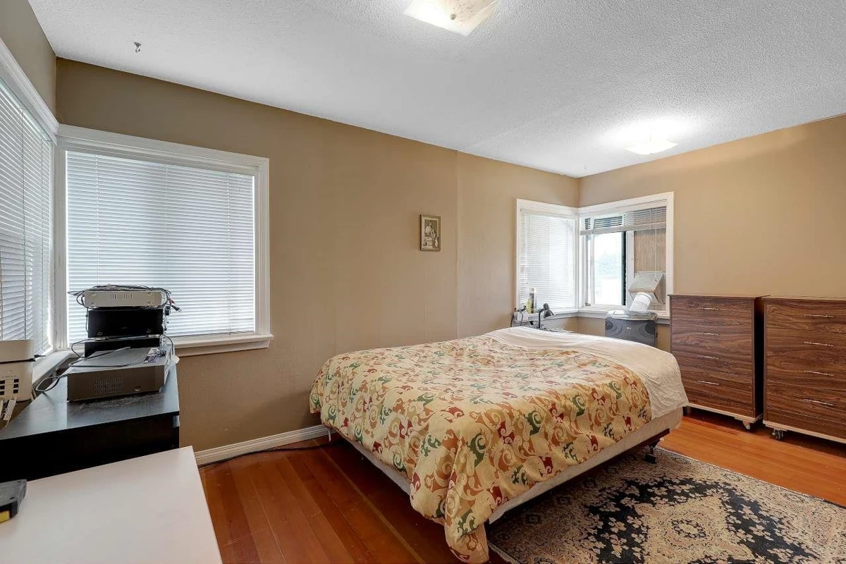 Living Room Photo of 2374 Hillside Drive, Abbotsford, BC