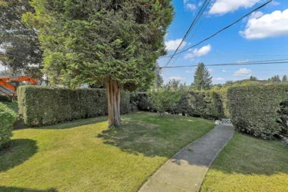 Front Yard Photo of 2374 Hillside Drive, Abbotsford, BC