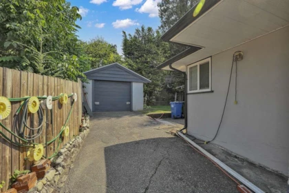 Garage Interior Photo of 2374 Hillside Drive, Abbotsford, BC