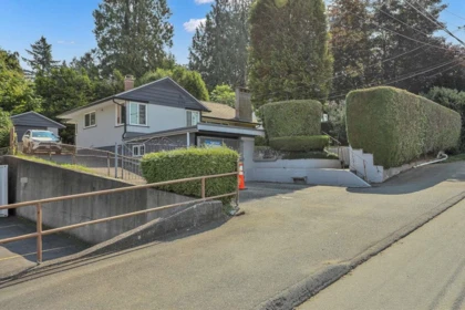 Garden / Landscaping Photo of 2374 Hillside Drive, Abbotsford, BC