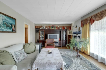 Kitchen Island Photo of 2374 Hillside Drive, Abbotsford, BC
