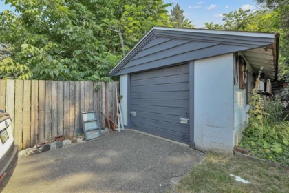Laundry Room Photo of 2374 Hillside Drive, Abbotsford, BC