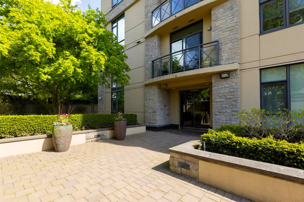 Exterior Rear Photo of 402 15445 Vine Avenue, White Rock, BC