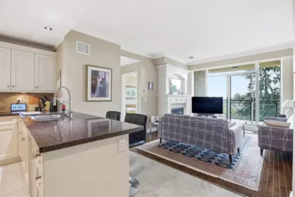 Breakfast Nook Photo of 402 15445 Vine Avenue, White Rock, BC