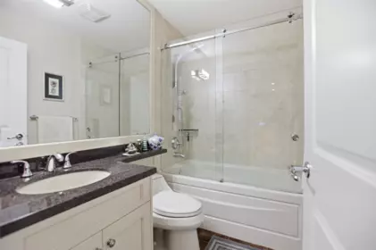 Entry Foyer Photo of 402 15445 Vine Avenue, White Rock, BC