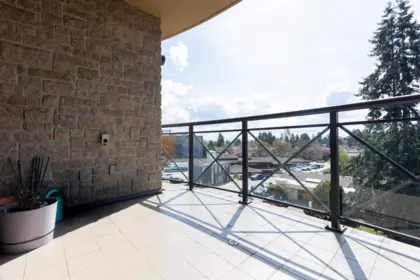 Staircase Photo of 402 15445 Vine Avenue, White Rock, BC