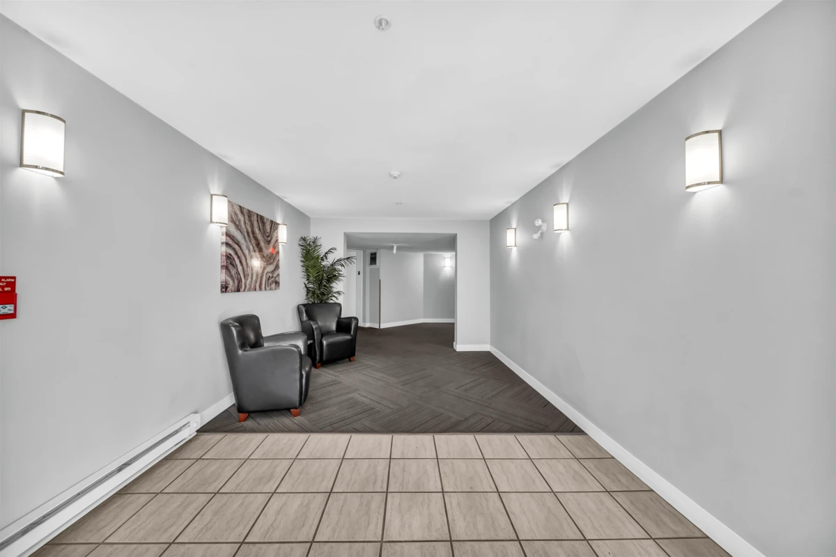 Family Room Photo of 430 9979 140 Street, Surrey, BC