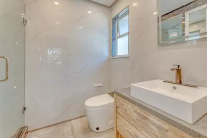 Powder Room Photo of 22419 125 Avenue, Maple Ridge, BC