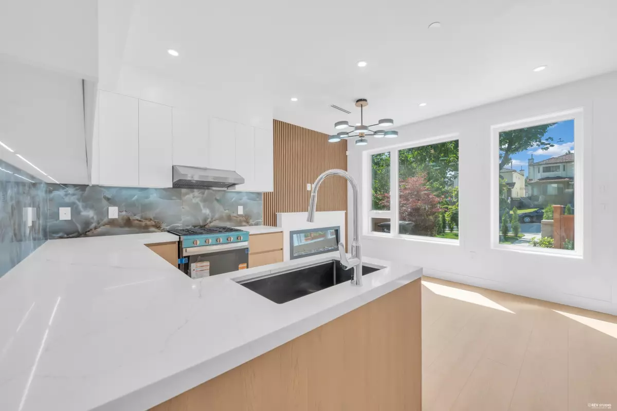 Dining Area Photo of 1 2893 Eton Street, Vancouver, BC