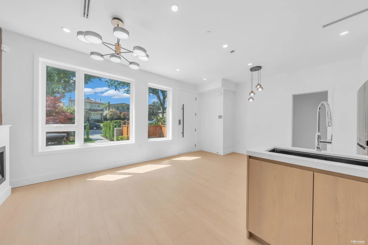 Family Room Photo of 1 2893 Eton Street, Vancouver, BC