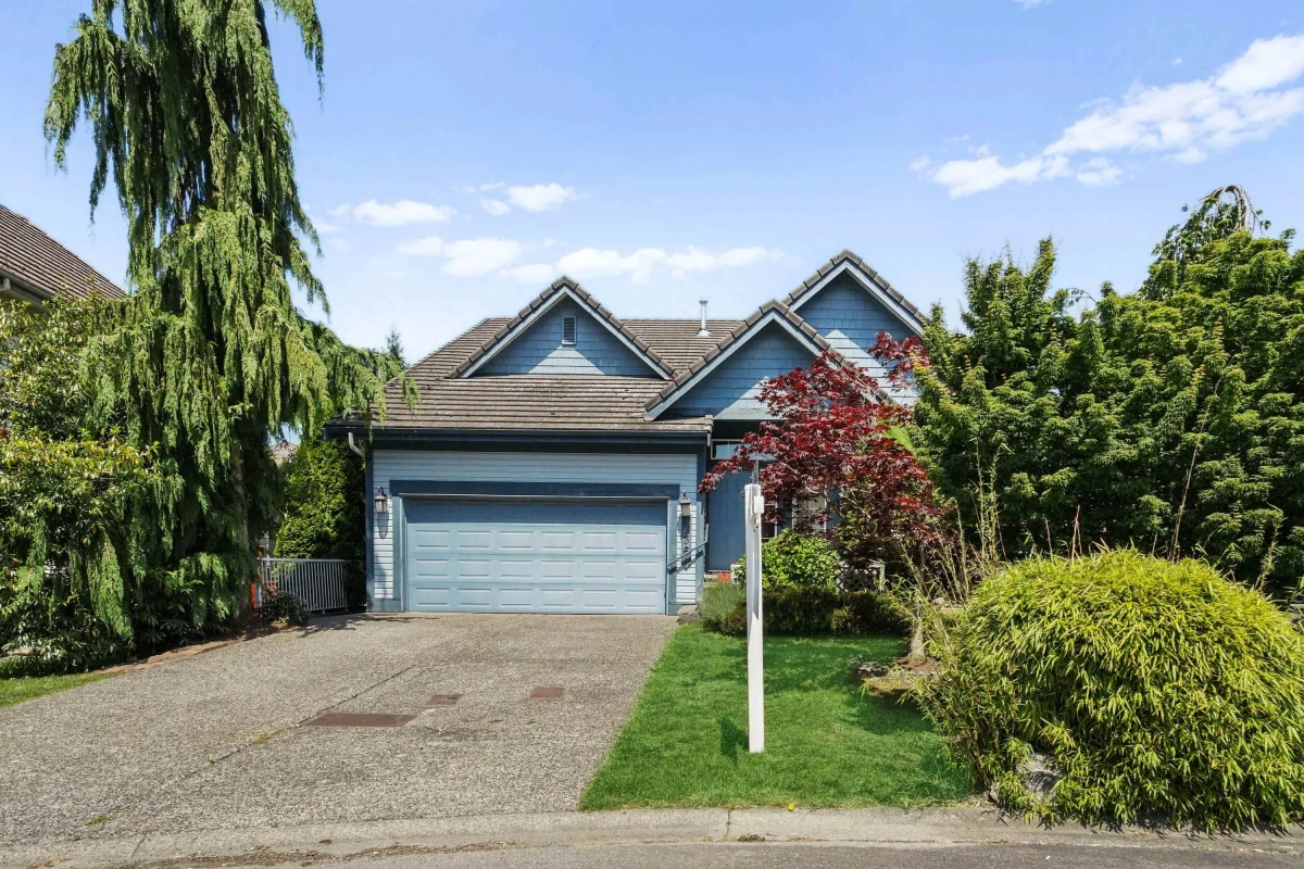 Living Room Photo of 18361 66 Avenue, Surrey, BC