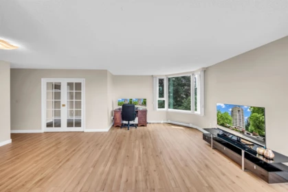 Walk-In Closet Photo of 802 5790 Patterson Avenue, Burnaby, BC