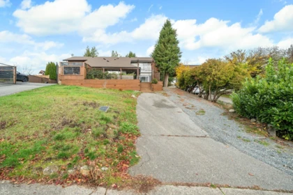 Front Yard Photo of 2725 Sandon Drive, Abbotsford, BC