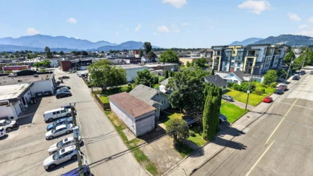 Front Yard Photo of 45948 Chesterfield Avenue, Chilliwack, BC
