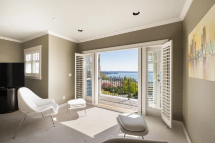 Hallway Photo of 2353 Orchard Lane, West Vancouver, BC