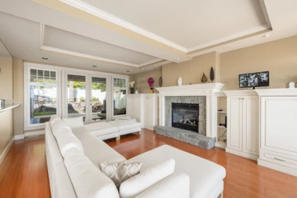 Kitchen Island Photo of 2353 Orchard Lane, West Vancouver, BC