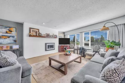 Breakfast Nook Photo of 6655 - 6657 Aubrey Street, Burnaby, BC