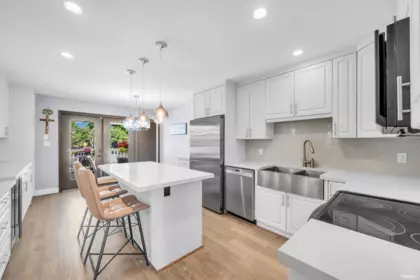 Kitchen Island Photo of 6655 - 6657 Aubrey Street, Burnaby, BC