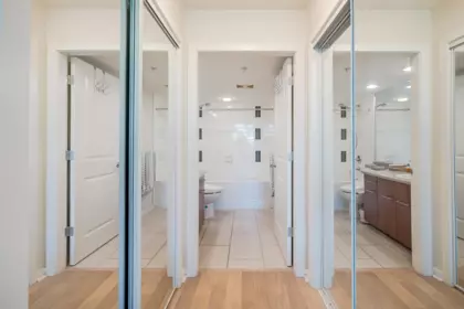 Entry Foyer Photo of 214 8480 Granville Avenue, Richmond, BC