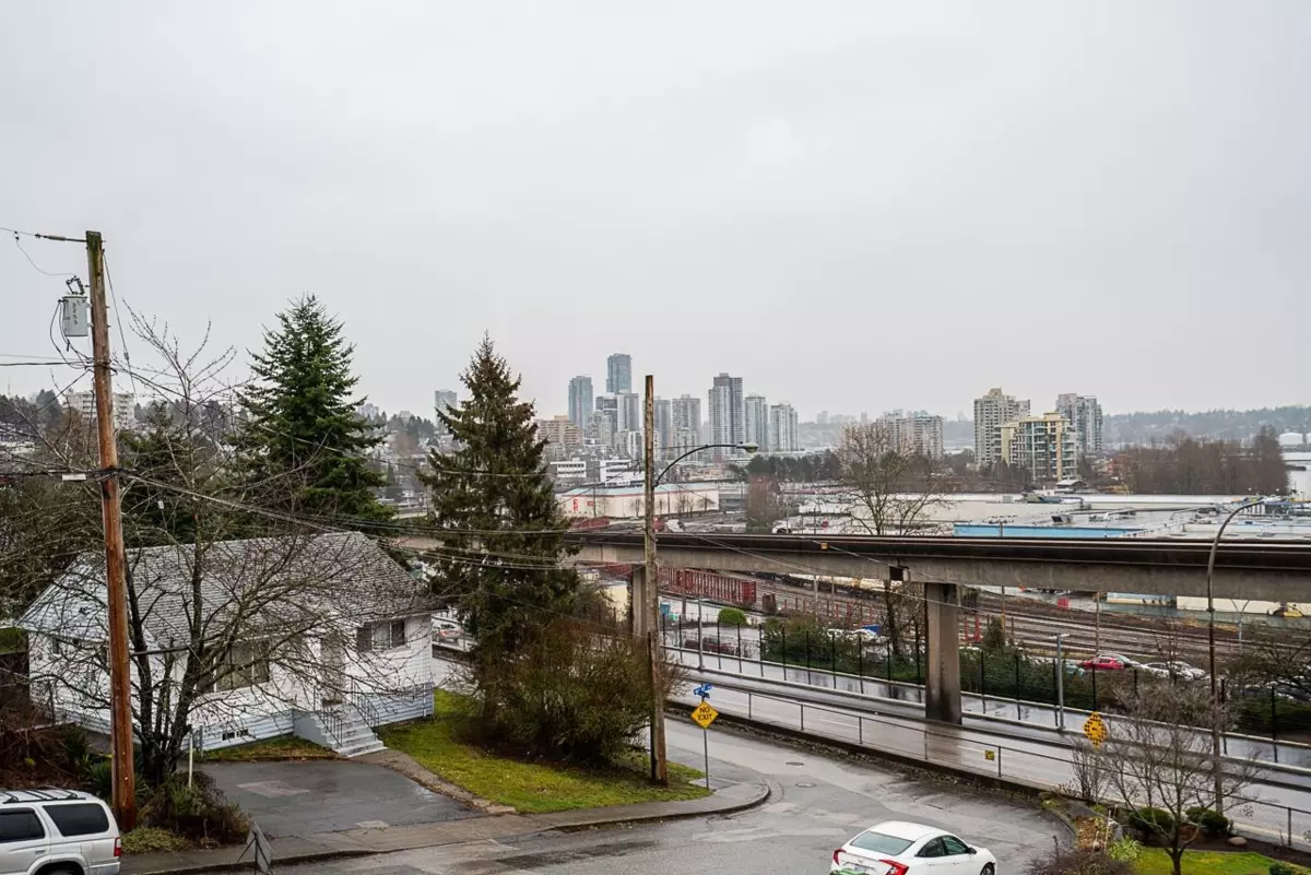 Family Room Photo of 528 Sixteen Street, New Westminster, BC