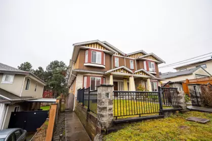 528 Sixteen Street, New Westminster, BC, New Westminster — Half Duplex for sale