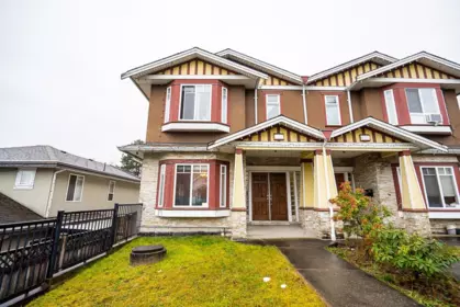 528 Sixteen Street, New Westminster, BC, New Westminster — Half Duplex for sale