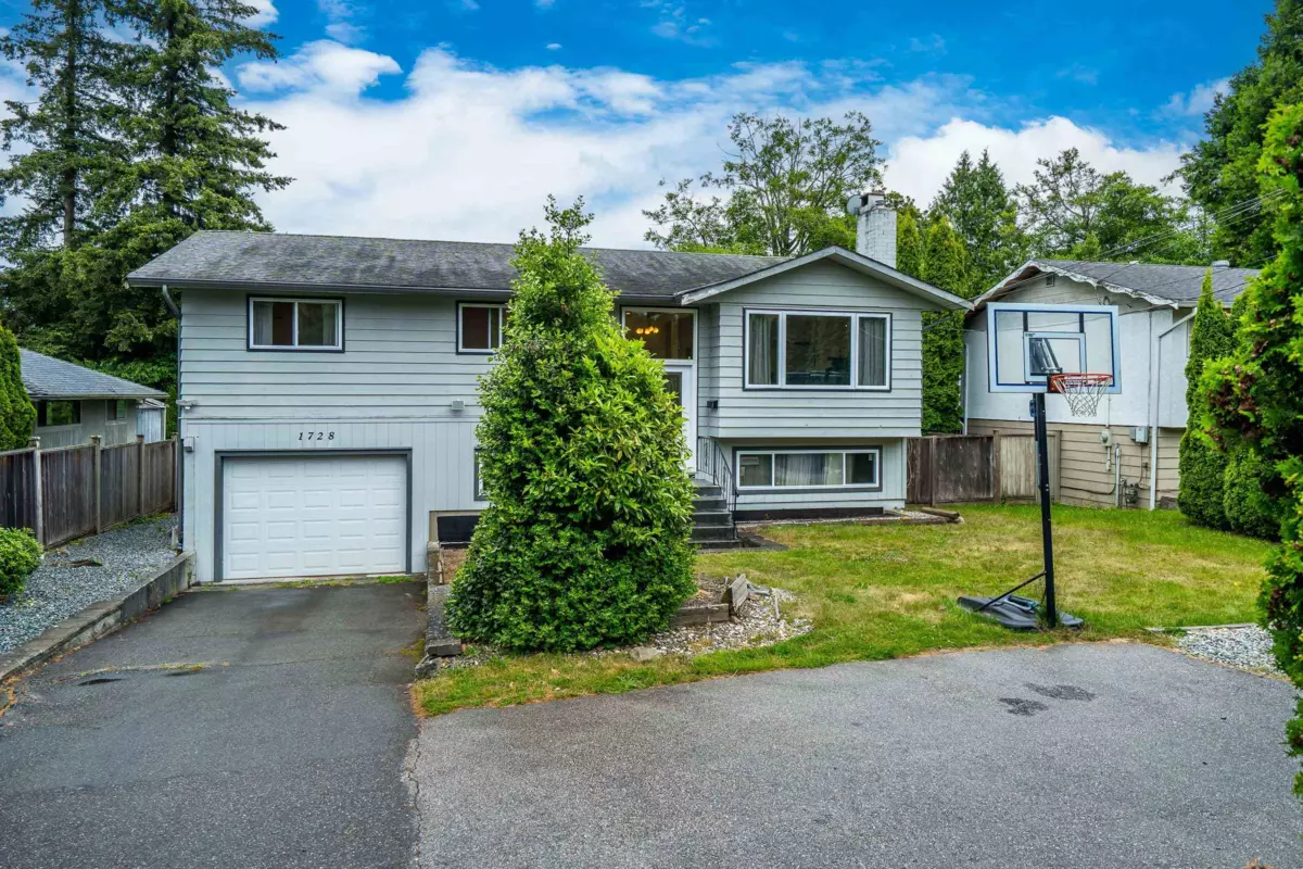 Living Room Photo of 1728 156 Street, Surrey, BC
