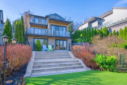 Entry Foyer Photo of 4578 Puget Drive, Vancouver, BC