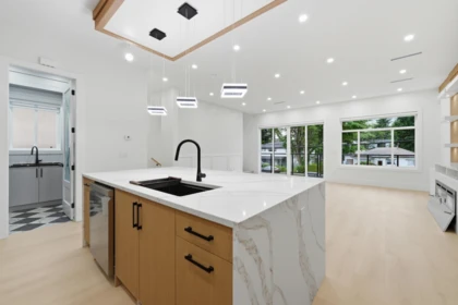 Kitchen Photo of 1 9550 126 Street, Surrey, BC