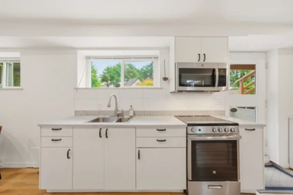 Hot Tub / Spa Photo of 1611 Lynn Valley Road, North Vancouver, BC