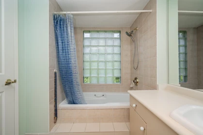 Hallway Photo of 904 545 Austin Avenue, Coquitlam, BC