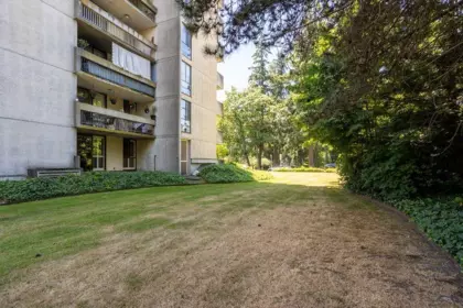 Front Yard Photo of 101 4105 Imperial Street, Burnaby, BC