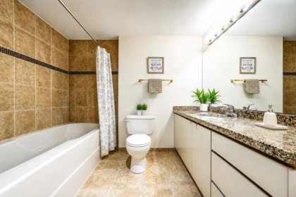 Guest Bathroom Photo of 504 534 Sixth Street, New Westminster, BC