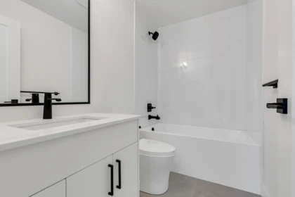 Primary Bathroom Photo of 21 30501 Robin Drive, Abbotsford, BC