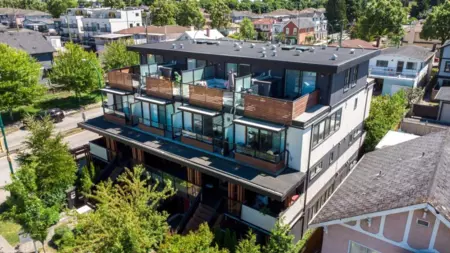 Swimming Pool Photo of 2288 E 33rd Avenue, Vancouver, BC