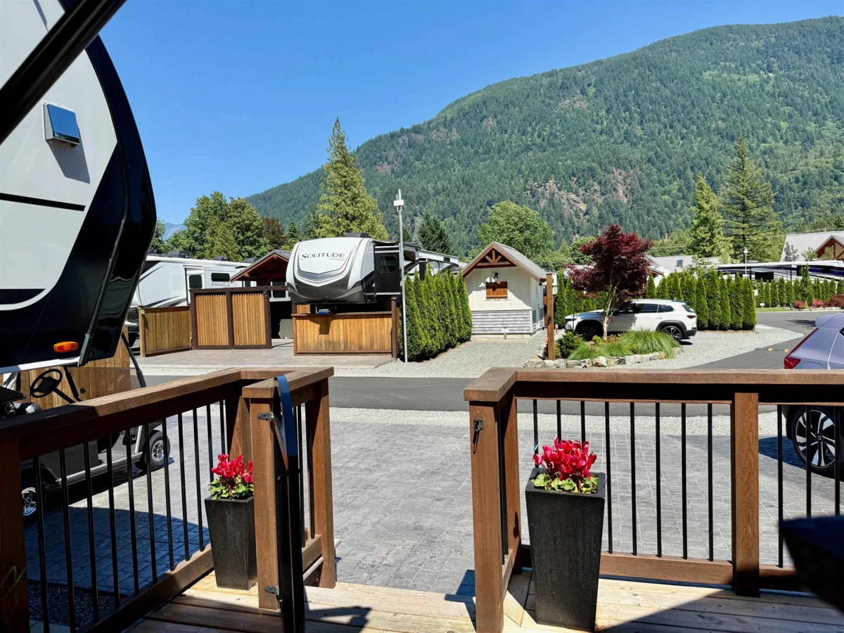 Dining Area Photo of 381 720 Hot Springs Road, Harrison Hot Springs, BC