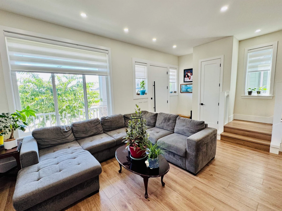 Family Room Photo of 16781 20 Avenue, Surrey, BC
