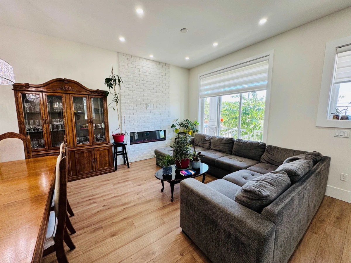 Living Room Photo of 16781 20 Avenue, Surrey, BC